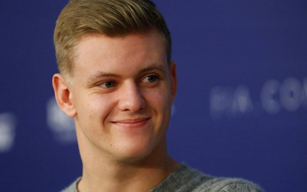 Mick Schumacher and Callum Ilott to complete the 2019 rookie test days for Alfa Romeo Racing