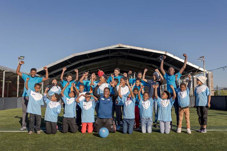 Xylem ‘plogs’ with youth to clean Strandfontein Beach and celebrate Manchester City FC’s Premier League Win
