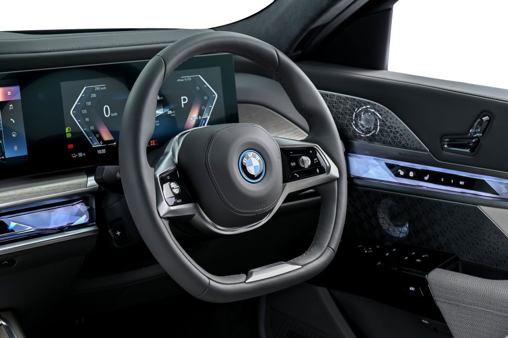 BMW, BMW 7 Series, family vehicle, luxury vehicle, SMETechGuru,